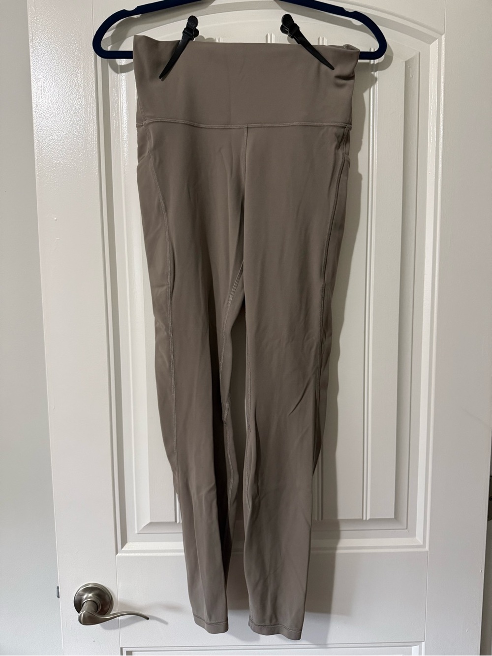 Lululemon Legging with side and back pocket
